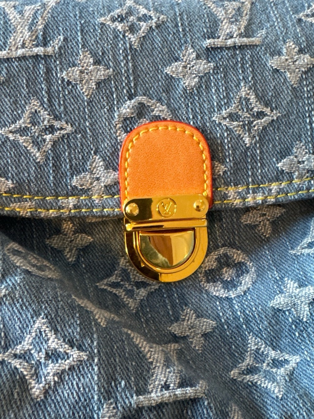 Denim shoulder bag wore once - Picture 4 of 8